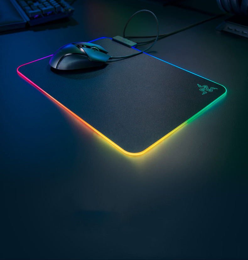 Tapis de Souris de Jeu RGB Razer Firefly Hard V2 avec Cable Intégré Personnalisable et Base Antidérapante en Caoutchouc - IVOIRART.COM