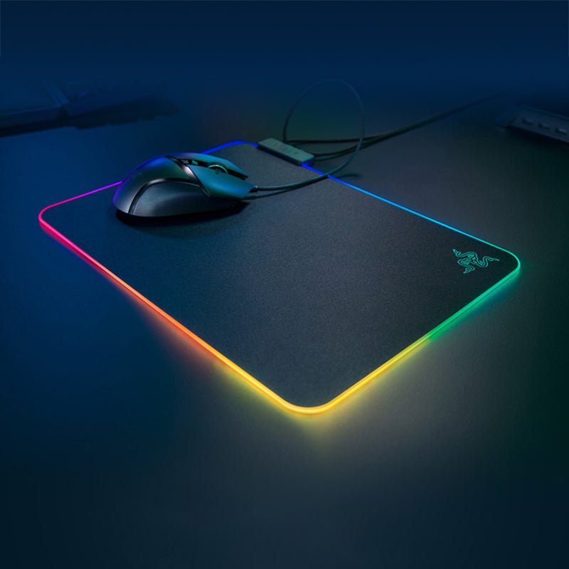 Tapis de Souris de Jeu RGB Razer Firefly Hard V2 avec Cable Intégré Personnalisable et Base Antidérapante en Caoutchouc - IVOIRART.COM