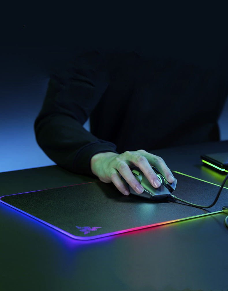 Tapis de Souris de Jeu RGB Razer Firefly Hard V2 avec Cable Intégré Personnalisable et Base Antidérapante en Caoutchouc - IVOIRART.COM