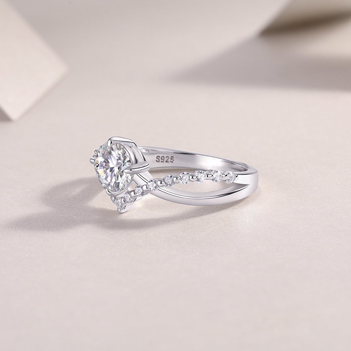 The Crown Of Love - Set With 1-carat Top-quality Moissanite S925 Silver And Platinum-plated Diamond Wedding Ring. The Ring Can Be Inspected With A Diamond Pen - IVOIRART.COM