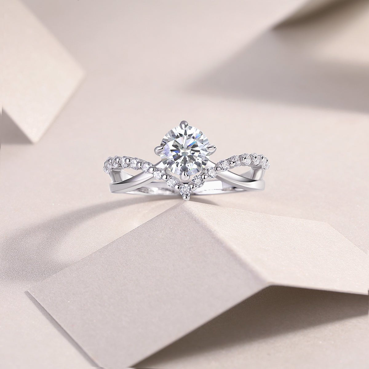 The Crown Of Love - Set With 1-carat Top-quality Moissanite S925 Silver And Platinum-plated Diamond Wedding Ring. The Ring Can Be Inspected With A Diamond Pen - IVOIRART.COM