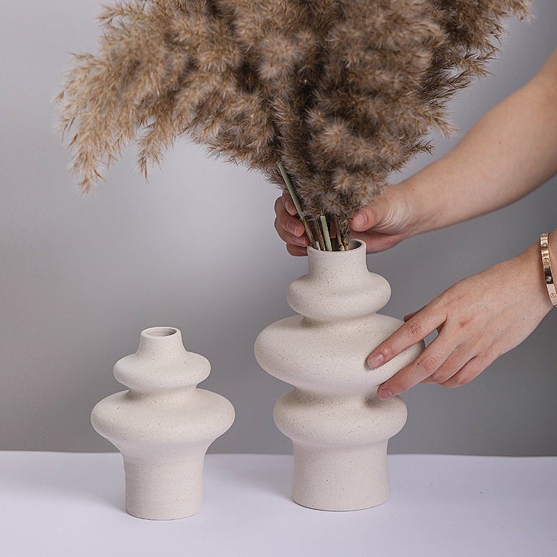 Vase céramique mat à texture filetée, non émaillé, pièce déco artisanale moderne - IVOIRART.COM