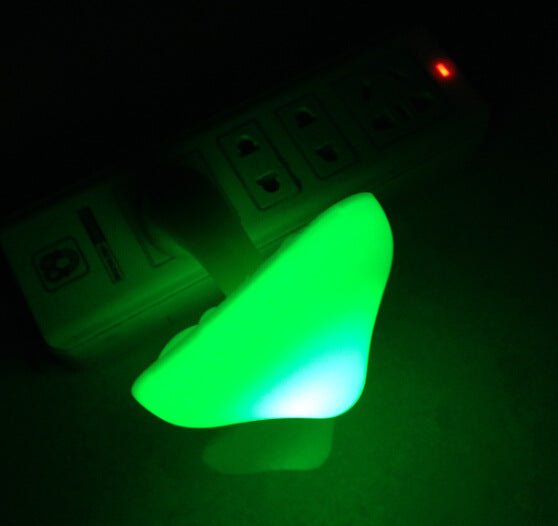 Veilleuse LED Champignon à Capteur Lumineux, Prise EU/US, Lumière Blanche Chaude - IVOIRART.COM