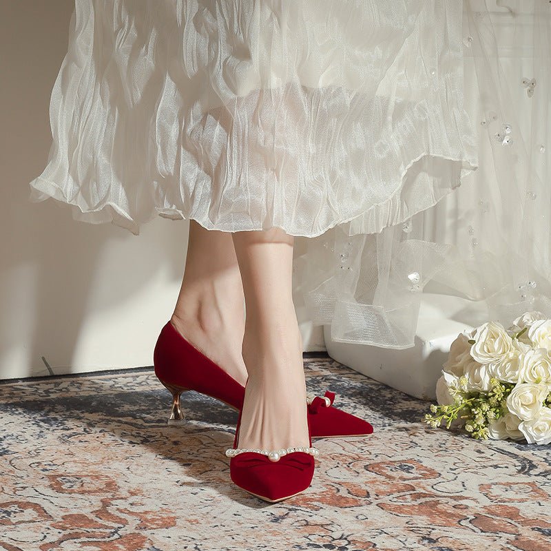 X586 Escarpins de mariée en velours rouge à talon haut, strass et bout pointu 01 - IVOIRART.COM